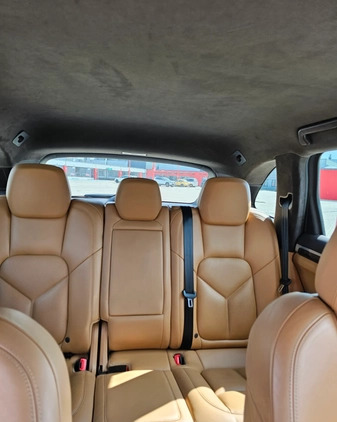 Porsche Cayenne cena 209100 przebieg: 146000, rok produkcji 2015 z Kielce małe 562